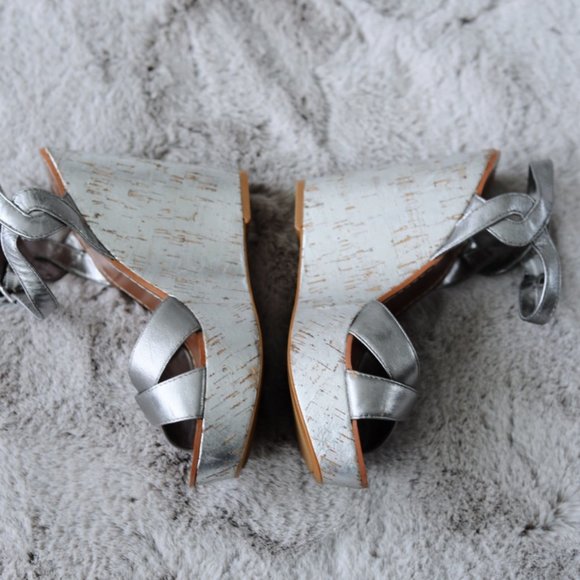 Lauren Ralph Lauren Silver Wedges New - Picture 4 of 8